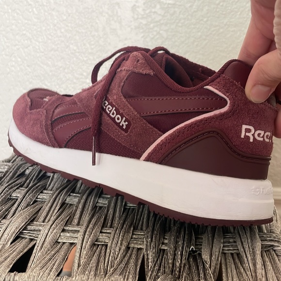 Burgundy suede shoes Reebok womens size 8 1/2 or mens 7 great condition - Picture 8 of 14